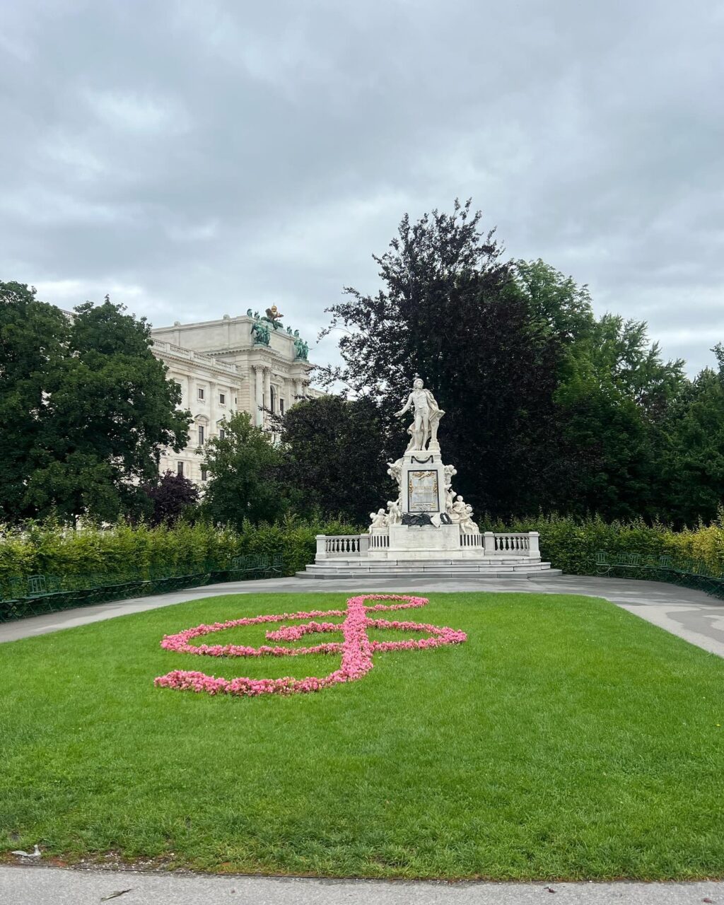 Instagram post from guide.in.vienna. This post is in position 8.