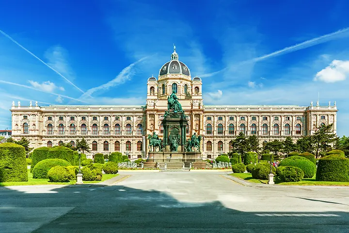 Площадь Марии Терезии